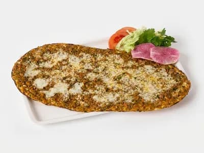 Kaşarlı Lahmacun — köz üstünde