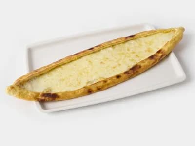 Kaşarlı Pide — köz üstünde