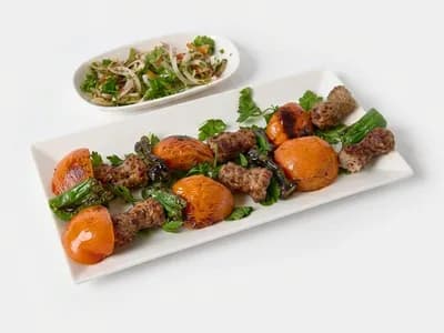Domatesli Kebap — köz üstünde