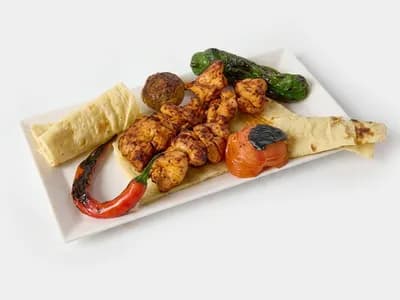 Tavuk Şiş — köz üstünde